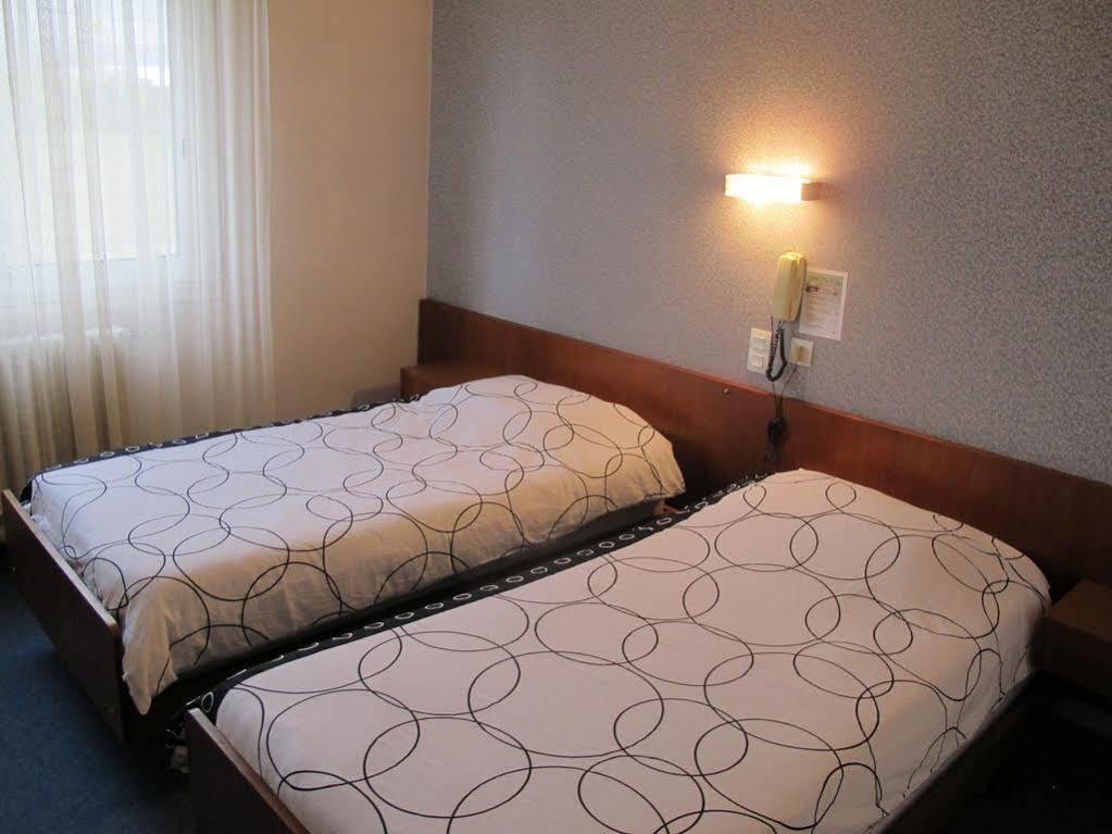 Hostellerie du Parc Labarthe-Inard Esterno foto